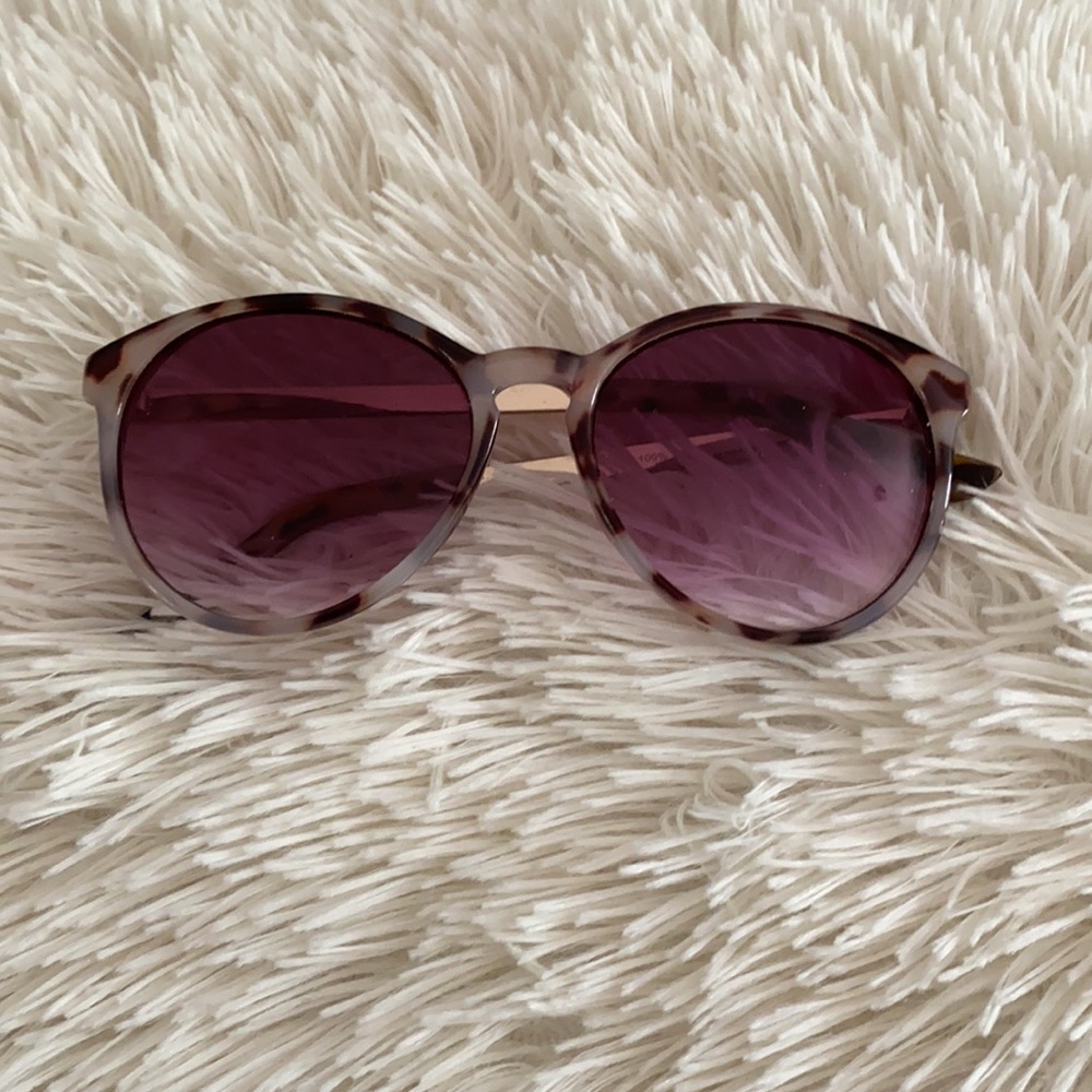 Tortoise Shell Sunglasses - Picture 3 of 7